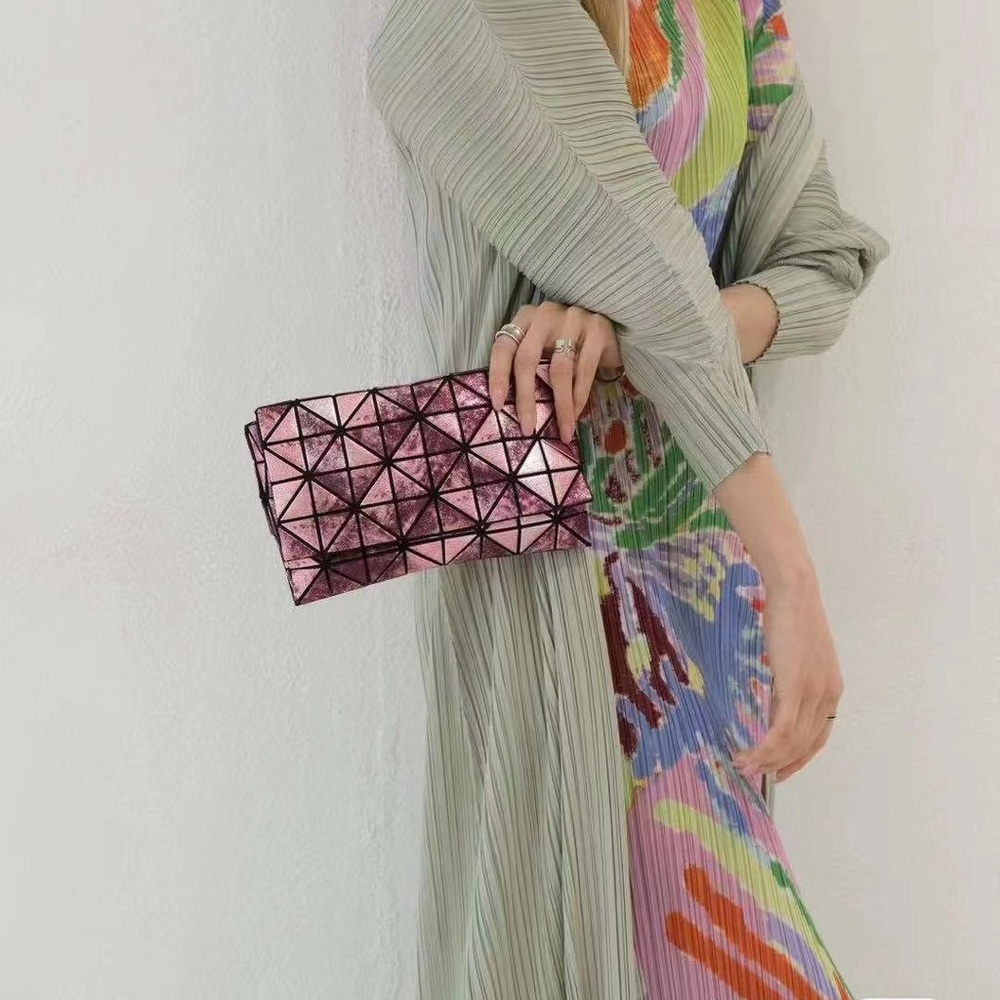 Miyake Issei hand bag with chains